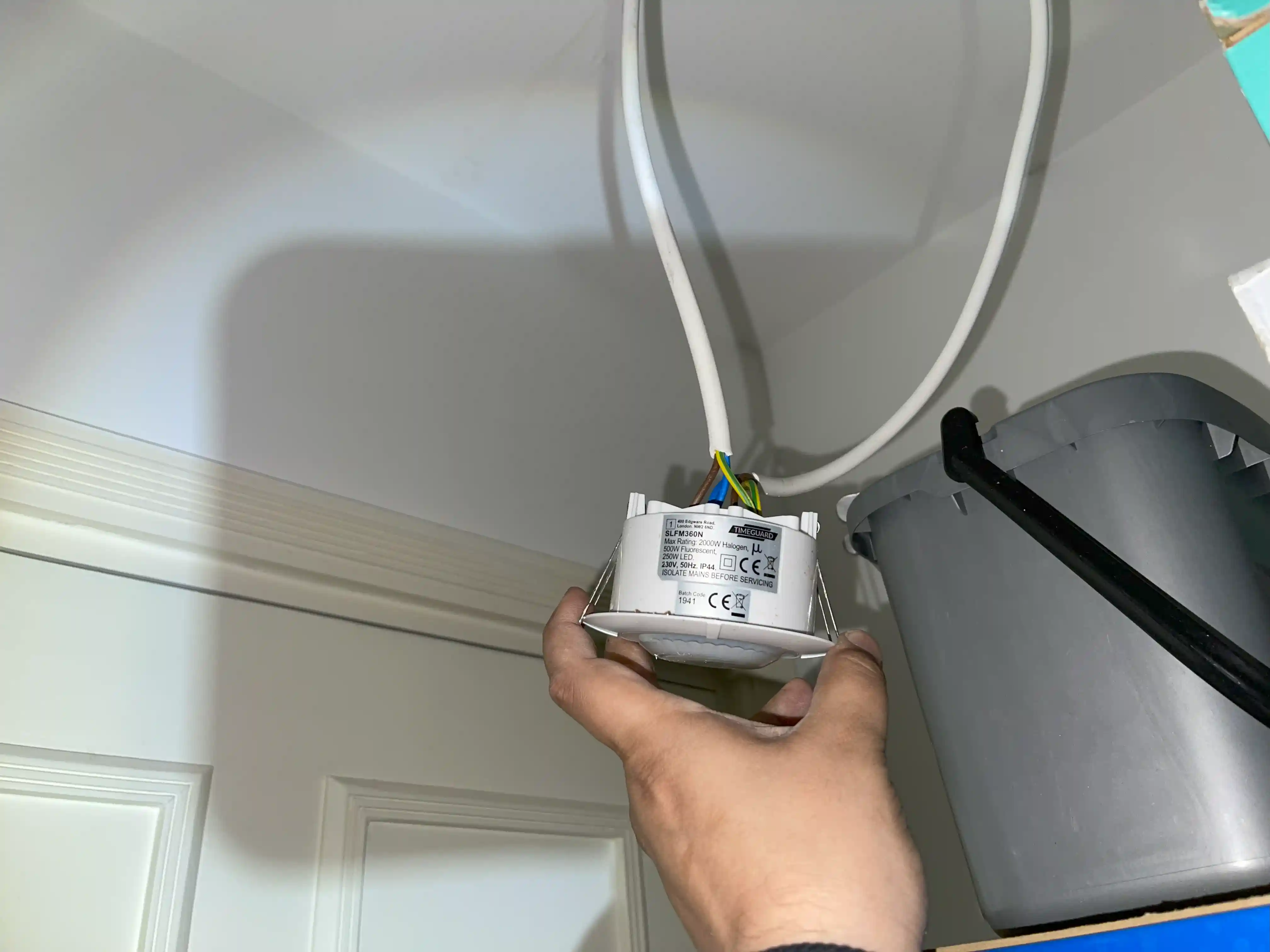 24 Hours Emergency Electrician near Esher